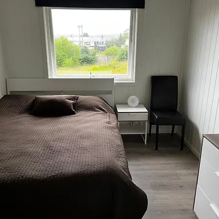 Naer Sjoen Pa Kvenvaer