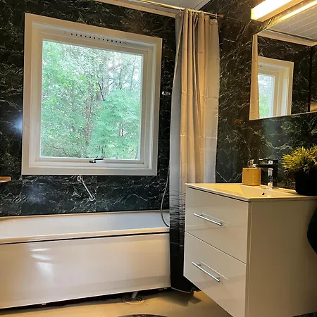 Naer Sjoen Pa Kvenvaer Holiday home *