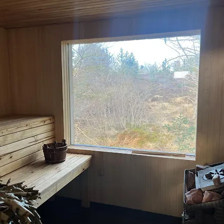 Naer Sjoen Pa Kvenvaer Holiday home *