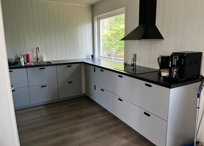 Feriehus Nær Sjøen På Kvenvær