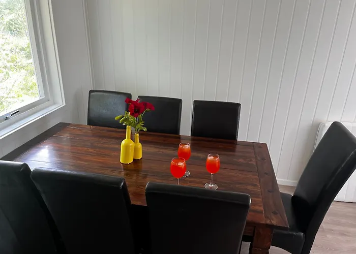 Nær Sjøen På Kvenvær Feriehus