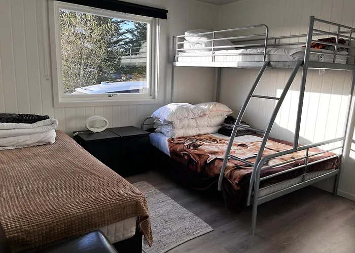 Nær Sjøen På Kvenvær